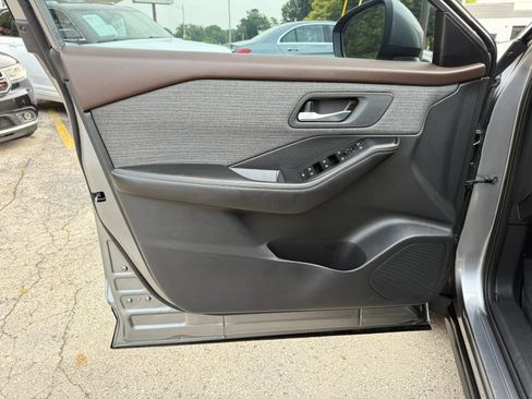 Used 2021 Nissan Rogue SV AWD/4WD image 9