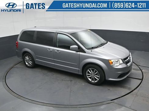 Used 2016 Dodge Grand Caravan SE image 50