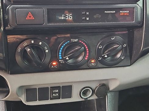 Used 2014 Toyota Tacoma PreRunner w/ SR5 Package RWD image 24
