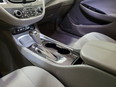 Used 2020 Chevrolet Malibu LT FWD image 26