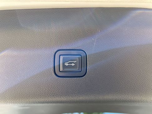 Used 2023 Buick Enclave Essence FWD image 20