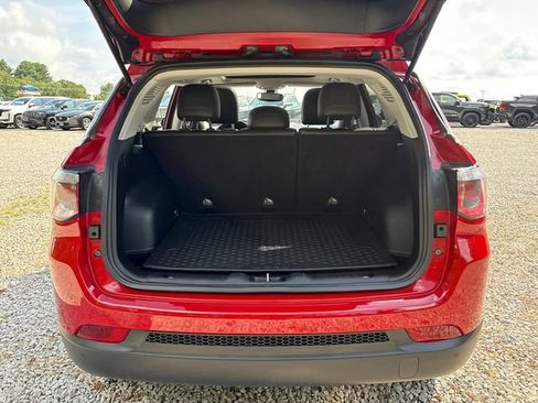 Used 2018 Jeep Compass Latitude w/ Popular Equipment Group AWD/4WD image 15