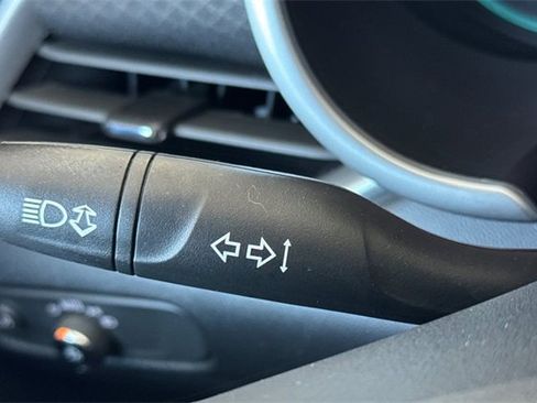 Used 2022 Chevrolet Malibu LT image 38