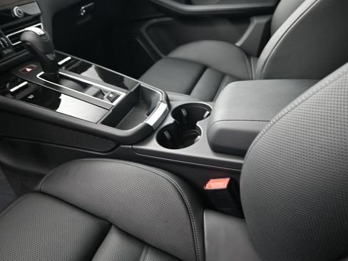 Certified 2026 Porsche Macan AWD/4WD image 22