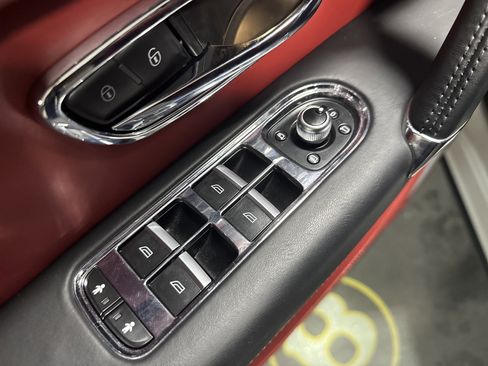Used 2020 Bentley Bentayga image 13