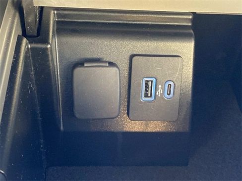 Certified 2022 Ford Explorer XLT w/ Equipment Group 202A image 32