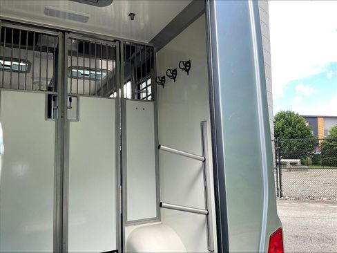 Used 2024 Mercedes-Benz Sprinter 3500 image 38