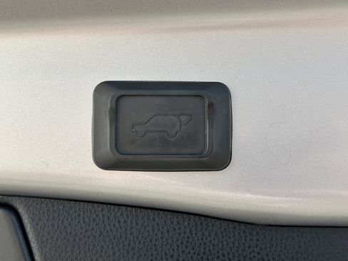 Used 2019 Toyota RAV4 Limited AWD/4WD image 22