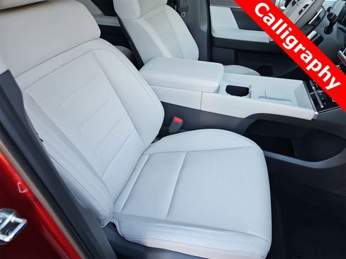 Used 2025 Hyundai Santa Fe Calligraphy image 18