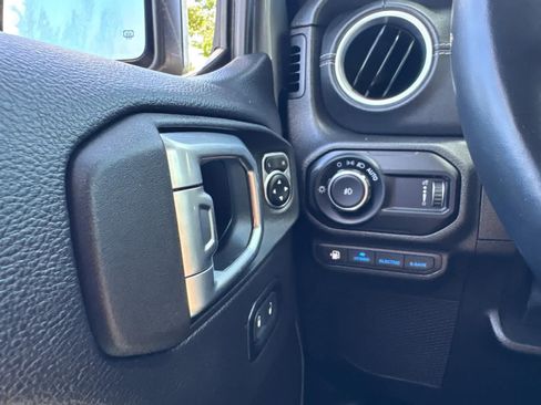 Used 2023 Jeep Wrangler Unlimited Sahara w/ Cold Weather Group AWD/4WD image 20