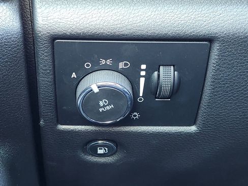 Used 2020 Jeep Grand Cherokee Overland image 26