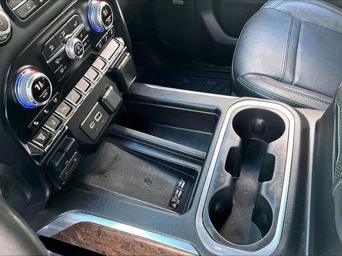 Used 2020 GMC Sierra 2500 Denali w/ Denali Ultimate Package image 17