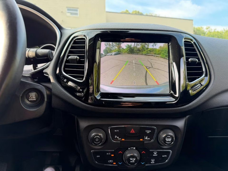 Used 2021 Jeep Compass Limited w/ Sun and Sound Group AWD/4WD image 24