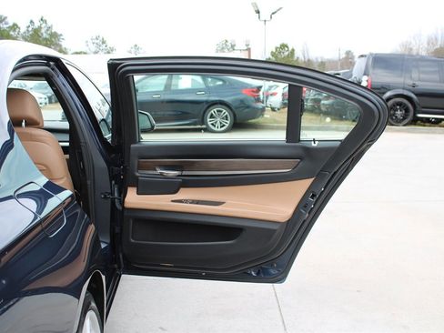 Used 2015 BMW 750Li image 32
