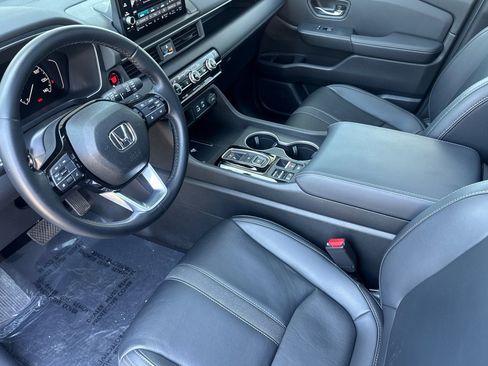 Used 2024 Honda Pilot Touring image 11