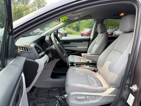 Used 2024 Honda Odyssey EX image 9