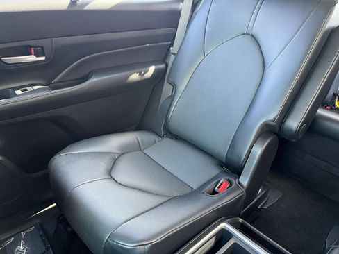 Used 2025 Toyota Grand Highlander FWD image 39