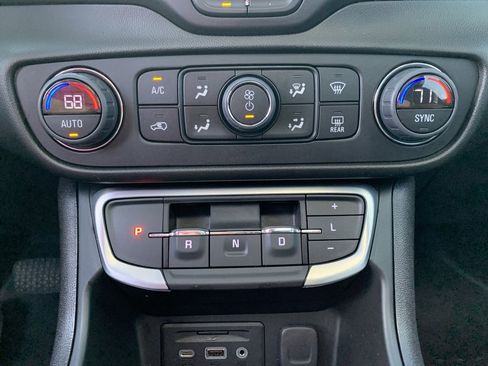 Used 2022 GMC Terrain SLT w/ Infotainment Package II image 18