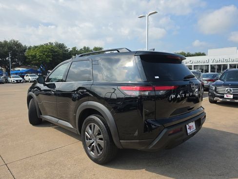 Used 2025 Nissan Pathfinder SV FWD image 6