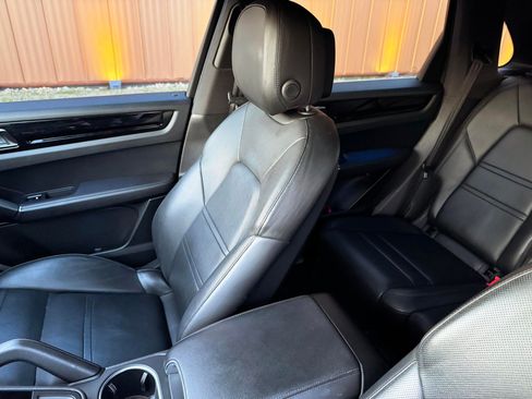 Used 2019 Porsche Cayenne AWD/4WD image 38