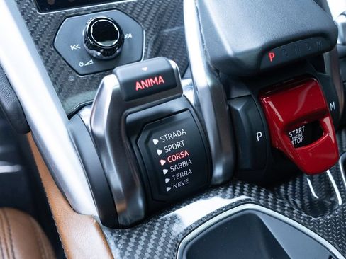Used 2021 Lamborghini Urus AWD/4WD image 24