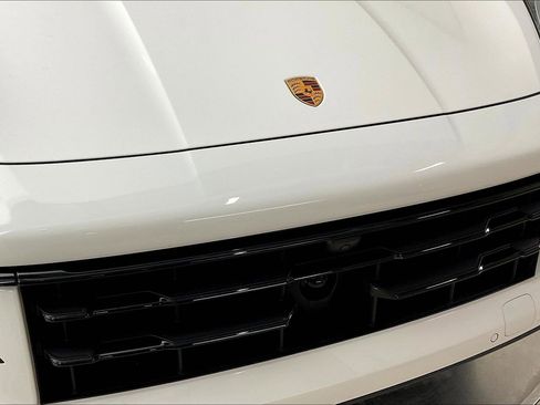 Used 2024 Porsche Cayenne AWD/4WD image 32