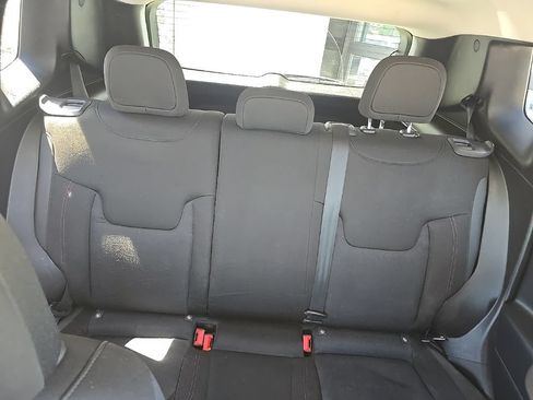 Used 2018 Jeep Renegade Trailhawk w/ Cold Weather Group II AWD/4WD image 9