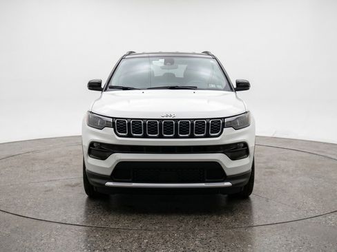 Used 2025 Jeep Compass Limited AWD/4WD image 2