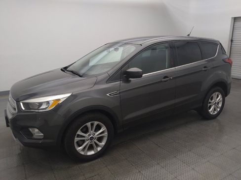 Used 2019 Ford Escape SE FWD image 2