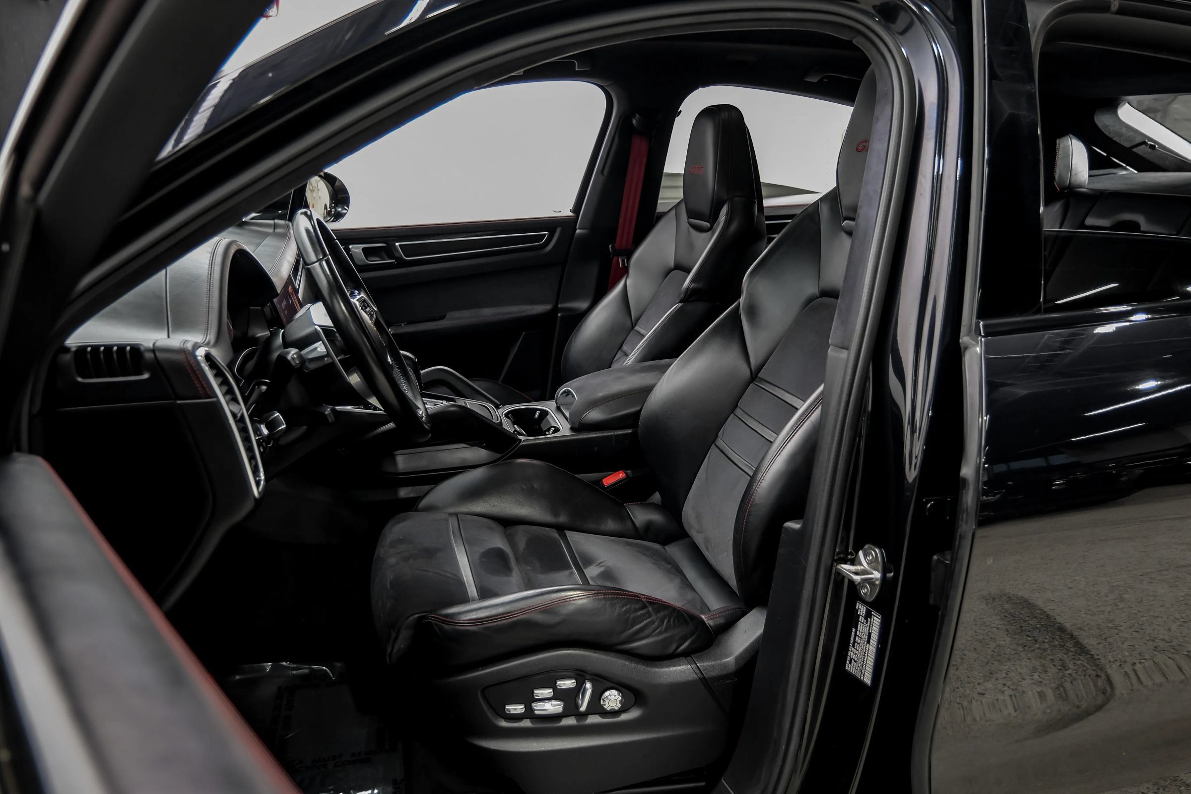 Used 2021 Porsche Cayenne GTS w/ Premium Package AWD/4WD image 42