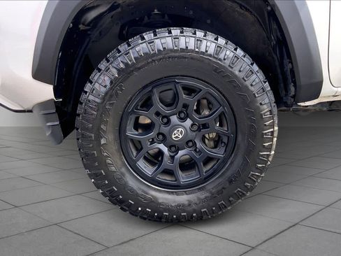 Used 2022 Toyota Tacoma SR w/ SX Package image 11