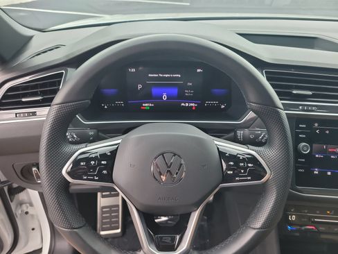 Used 2023 Volkswagen Tiguan SE R-Line FWD image 28