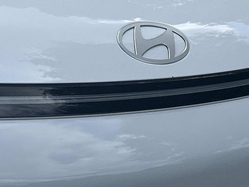 Certified 2025 Hyundai Kona Limited FWD image 10