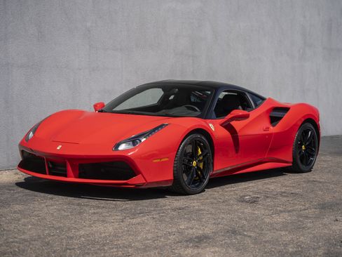Certified 2017 Ferrari 488 GTB RWD image 1