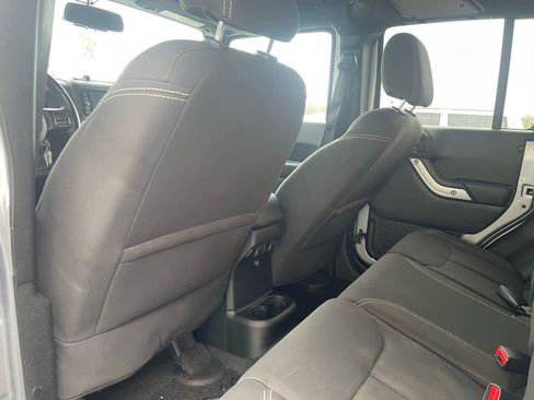 Used 2018 Jeep Wrangler Unlimited Sahara w/ Connectivity Group image 16