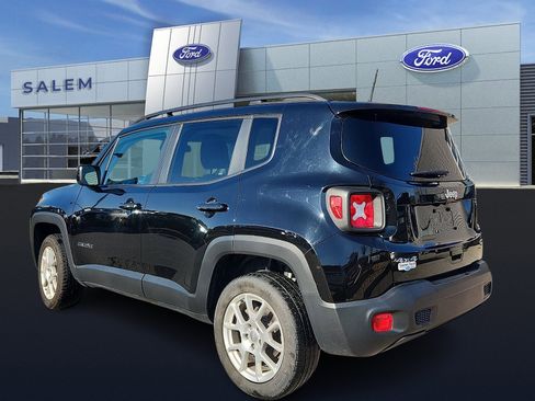 Used 2019 Jeep Renegade Latitude w/ Cold Weather Group image 5