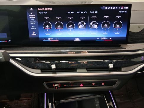 Certified 2023 BMW X7 xDrive40i w/ M Sport Package AWD/4WD image 26