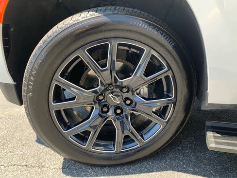 Used 2024 Chevrolet Tahoe High Country AWD/4WD image 9