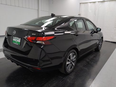Used 2021 Nissan Versa SV image 9