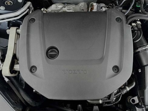 Certified 2025 Volvo XC90 B6 Plus image 30