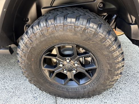 Used 2025 Jeep Wrangler Unlimited Sport AWD/4WD image 19