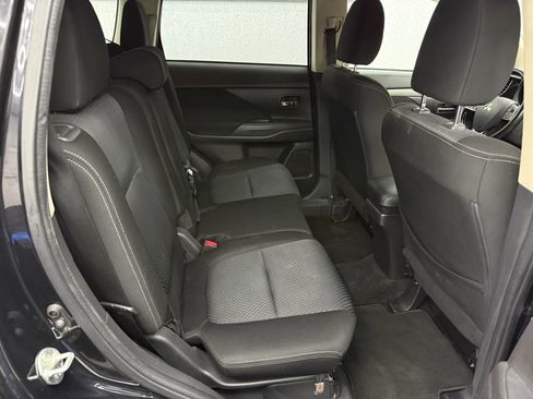 Used 2017 Mitsubishi Outlander SE FWD image 9