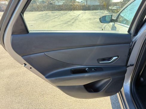 Used 2023 Hyundai Elantra Limited image 15