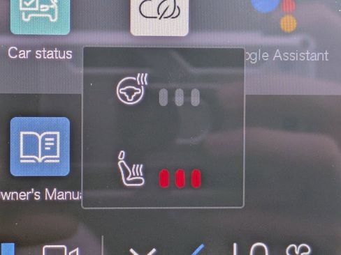 New 2025 Volvo XC40 B5 Plus w/ Climate Package image 22