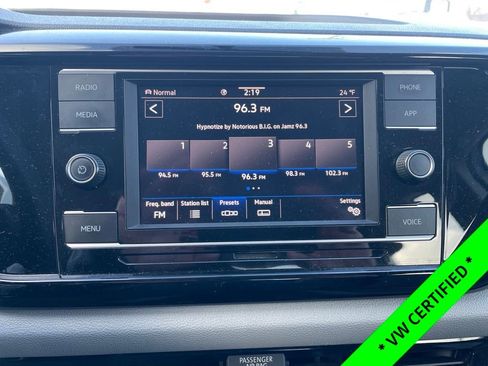 Certified 2022 Volkswagen Taos S image 25