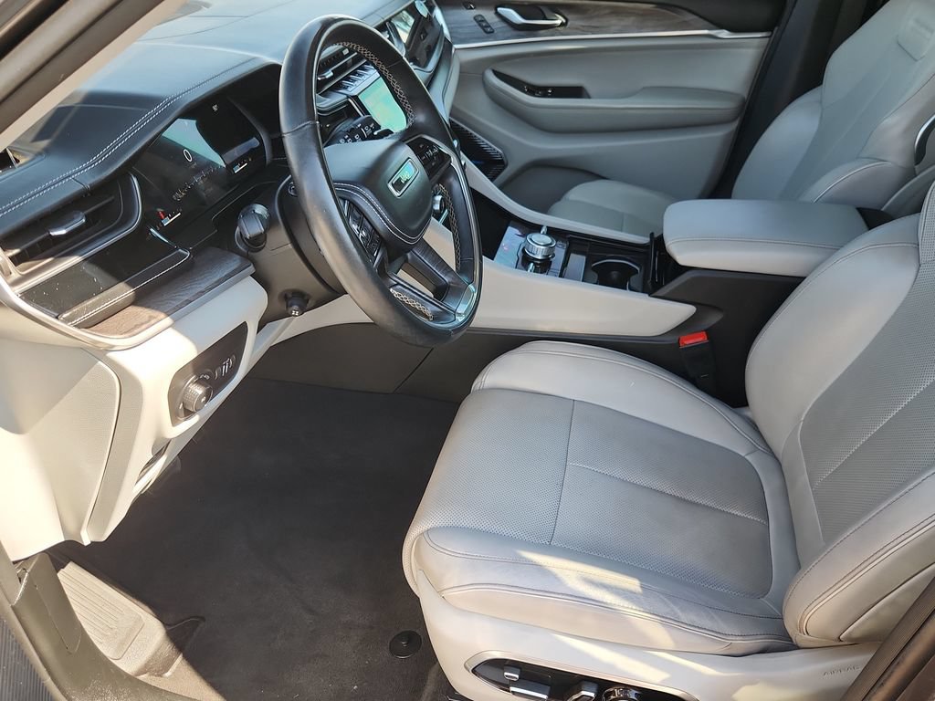 Used 2022 Jeep Grand Cherokee L Overland w/ Luxury Tech Group IV AWD/4WD image 7