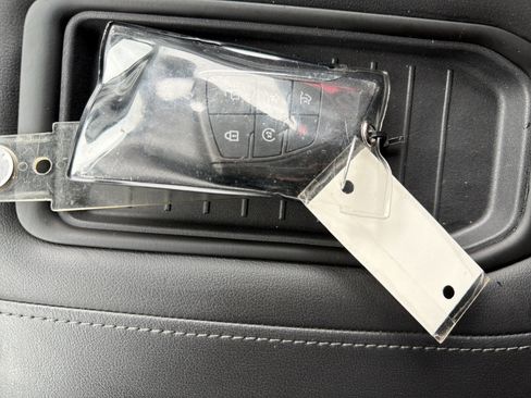 Used 2022 Chevrolet Tahoe Z71 w/ Z71 Off-Road Package image 37