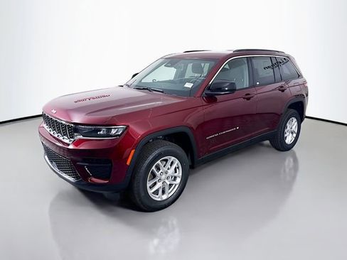New 2025 Jeep Grand Cherokee Laredo image 3
