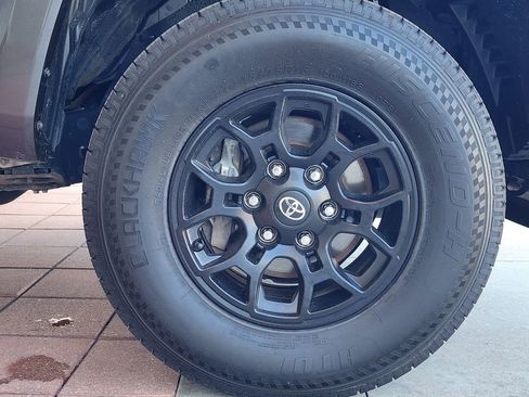 Used 2021 Toyota Tacoma SR5 RWD image 4