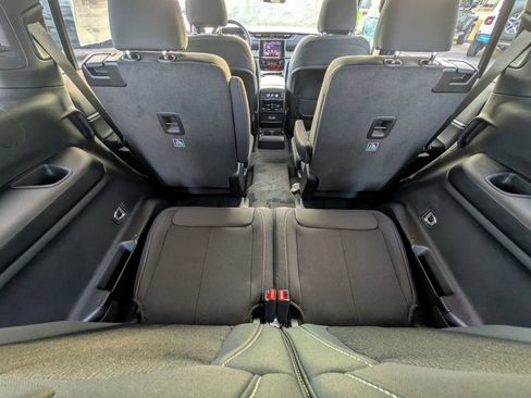 New 2025 Jeep Grand Cherokee L Laredo AWD/4WD image 34